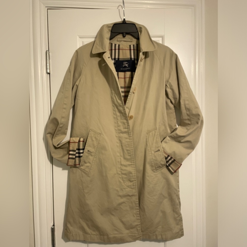 EUC Burberry khaki trench